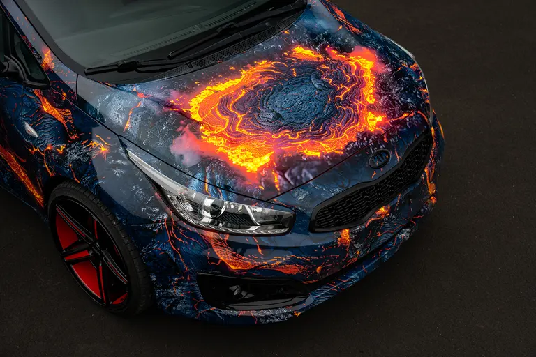 Lava-Digitaldruck auf der Motorhaube