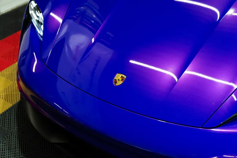 Porsche in Violett vollfoliert
