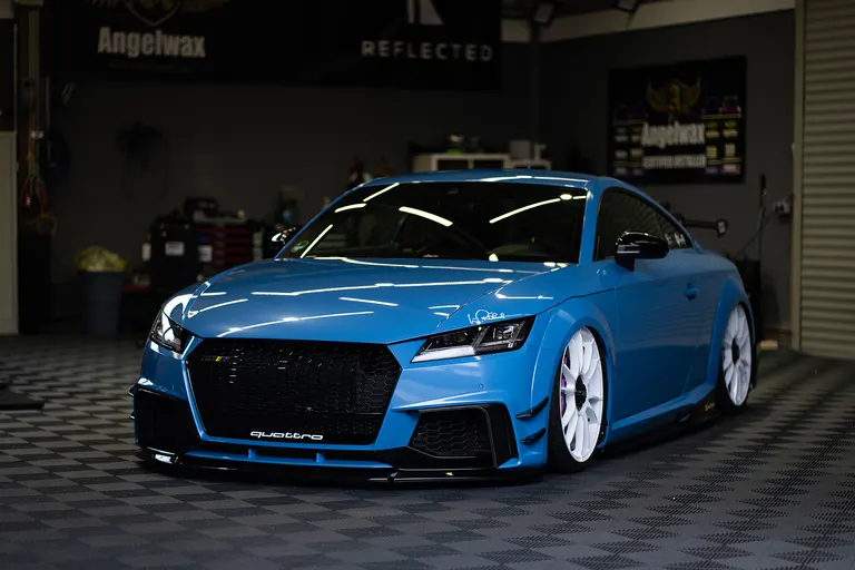 Audi in Blau vollfoliert